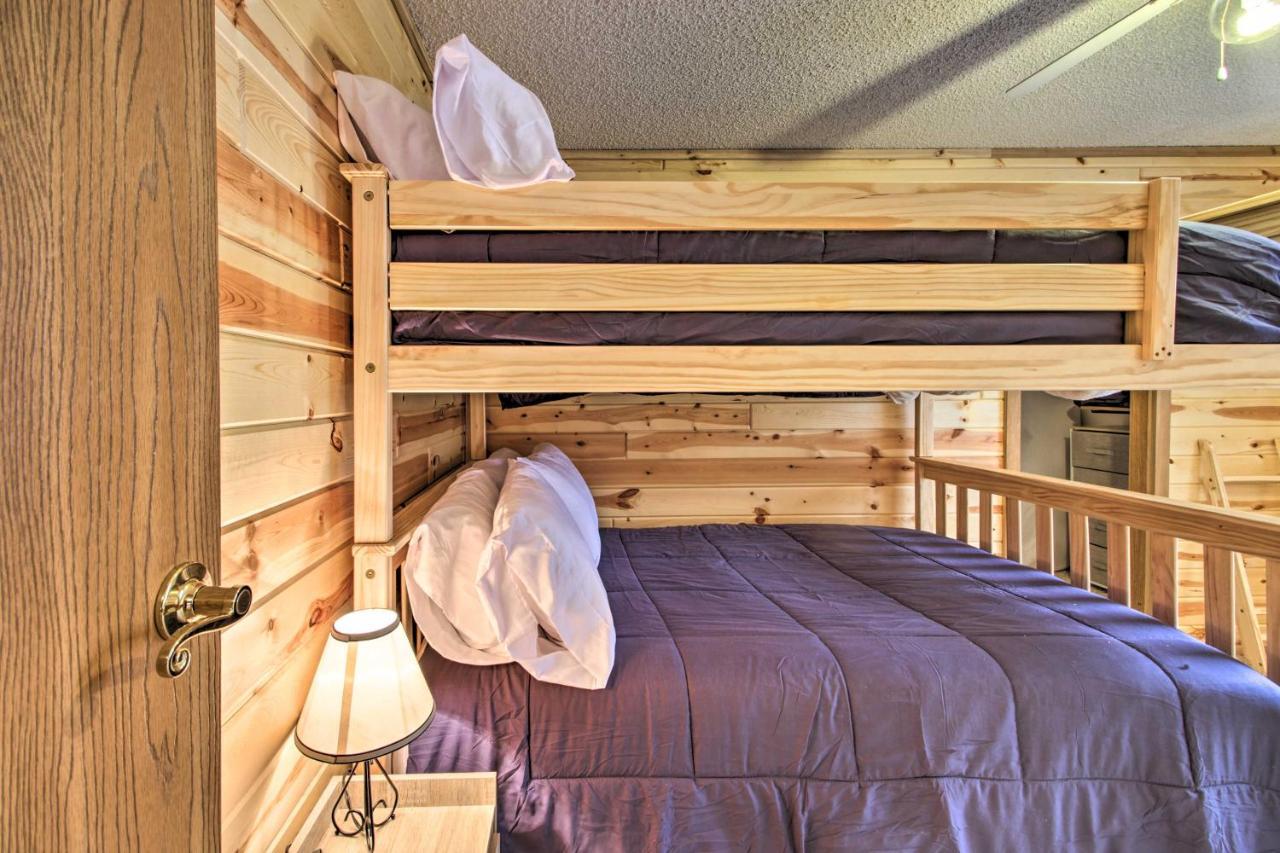 Cozy Crosby Cabin Near Serpent Lake And Main St Exterior photo
